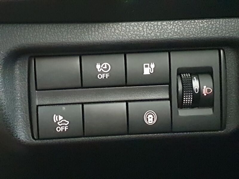 More views of Nissan Leaf