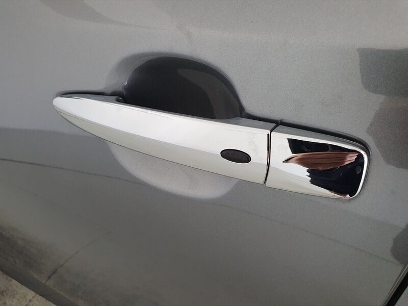 More views of Nissan Leaf