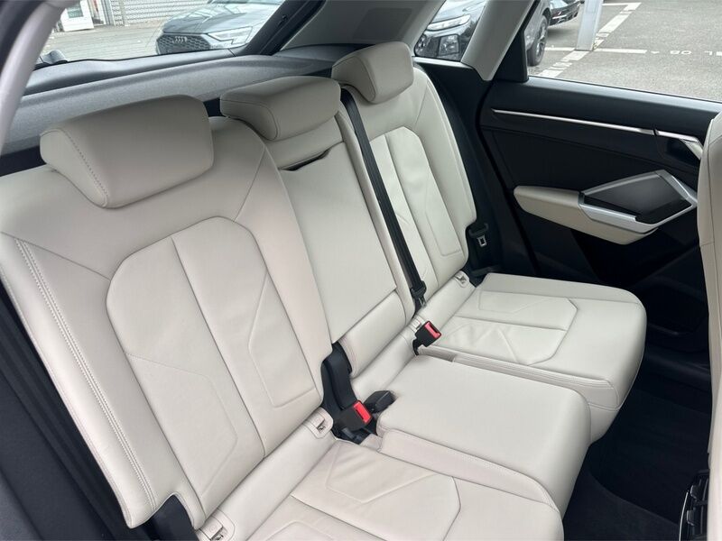 More views of Audi Q3