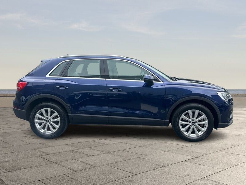 More views of Audi Q3