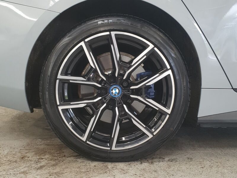 More views of BMW i4
