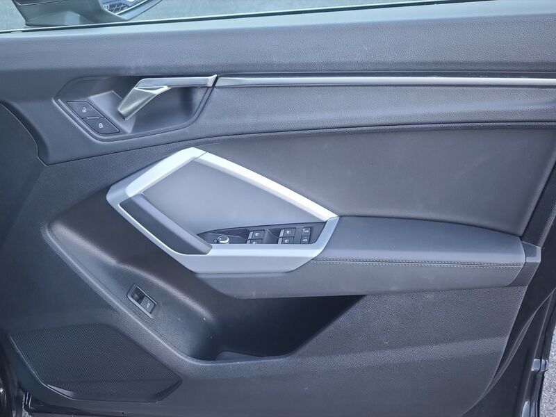 More views of Audi Q3