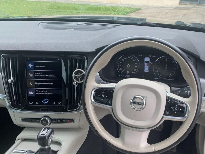More views of Volvo S90