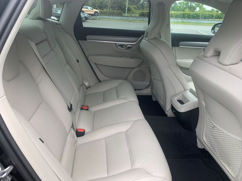 More views of Volvo S90