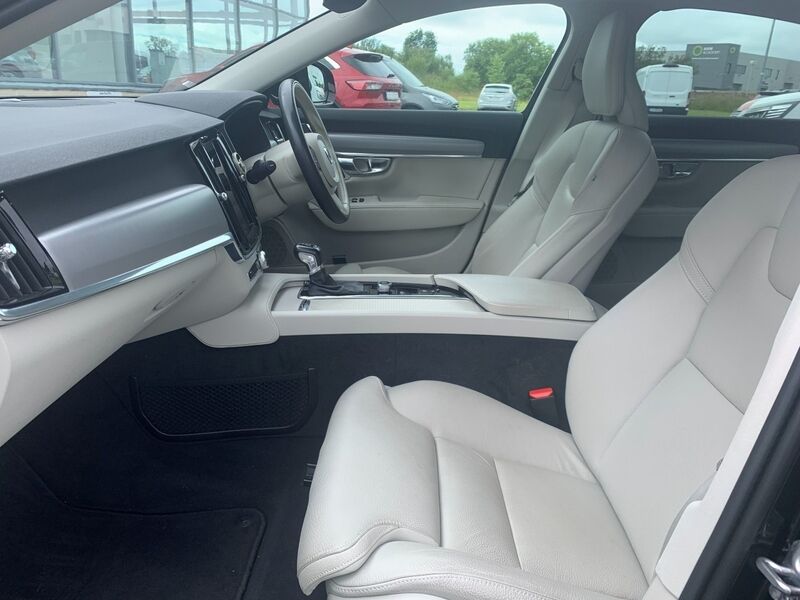 More views of Volvo S90