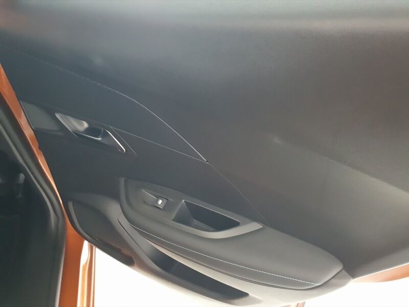 More views of Peugeot 2008