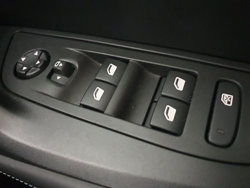 More views of Peugeot 2008
