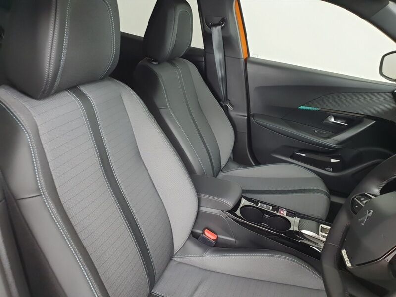 More views of Peugeot 2008