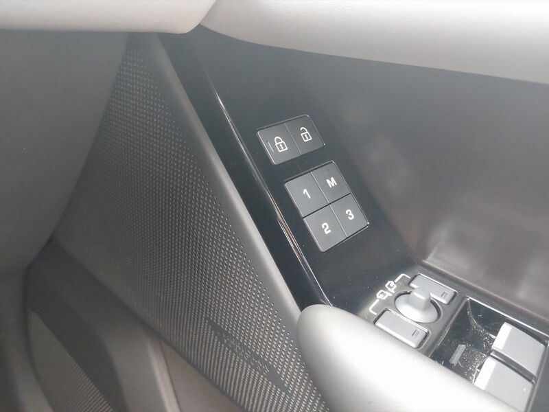 More views of Land Rover Range Rover Velar