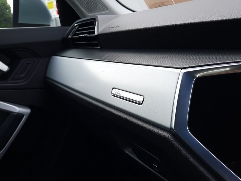 More views of Audi Q3