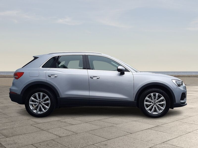 More views of Audi Q3
