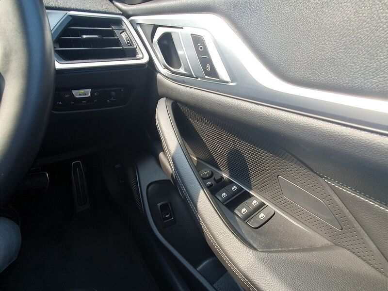 More views of BMW i4