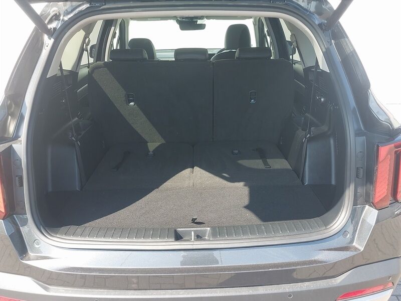 More views of Kia Sorento