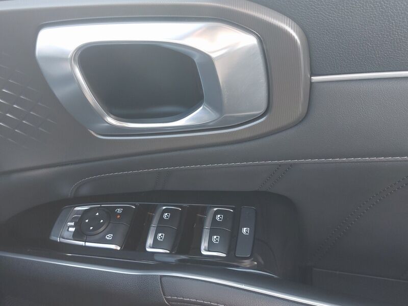 More views of Kia Sorento