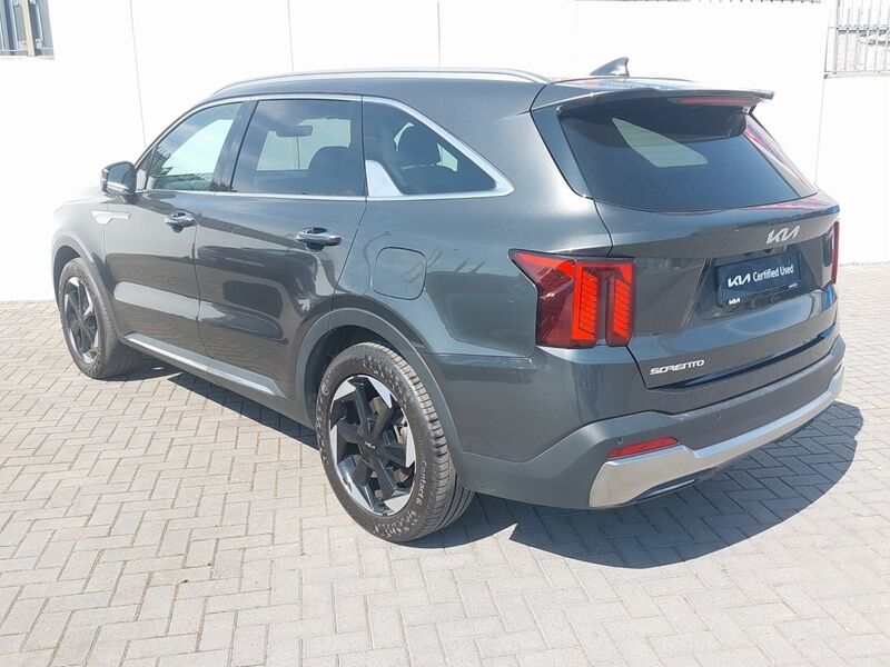 More views of Kia Sorento