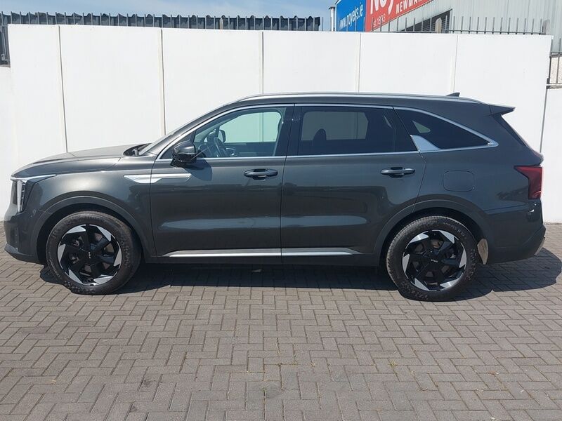 More views of Kia Sorento
