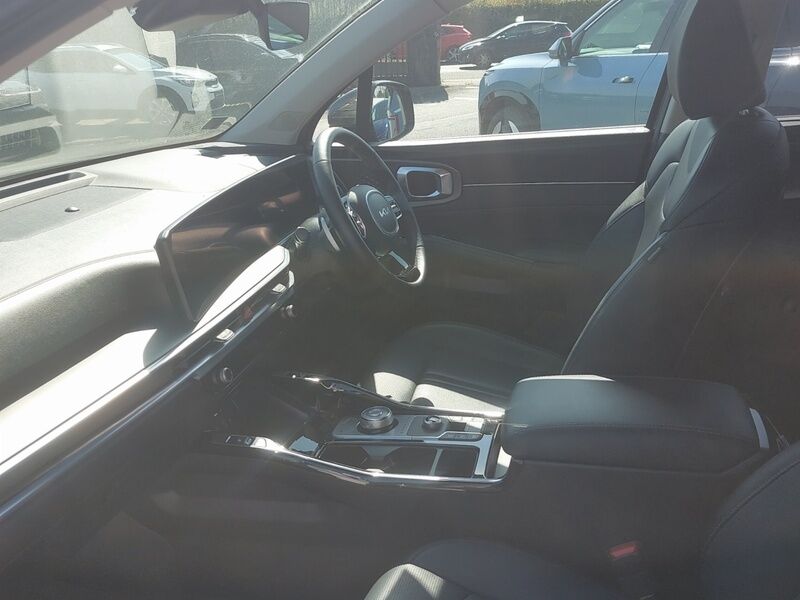 More views of Kia Sorento
