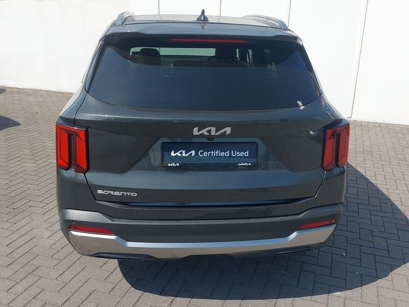 More views of Kia Sorento
