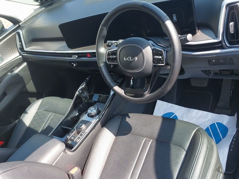 More views of Kia Sorento