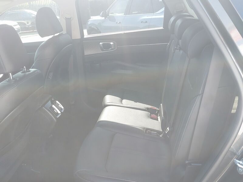 More views of Kia Sorento