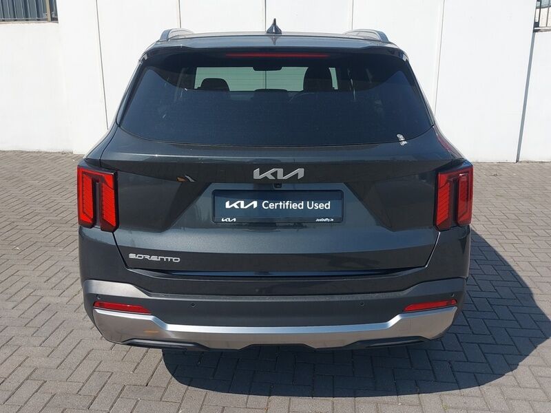 More views of Kia Sorento