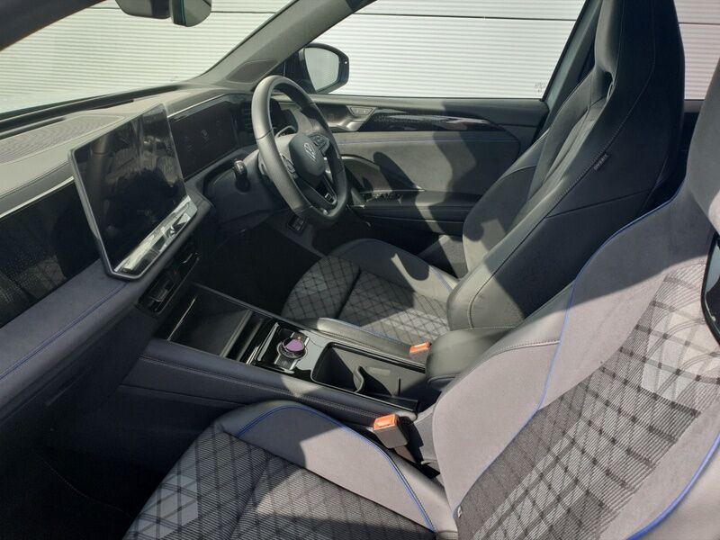 More views of Volkswagen Tiguan