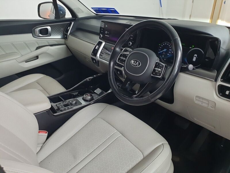 More views of Kia Sorento