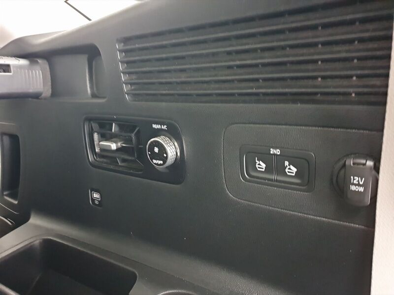 More views of Kia Sorento