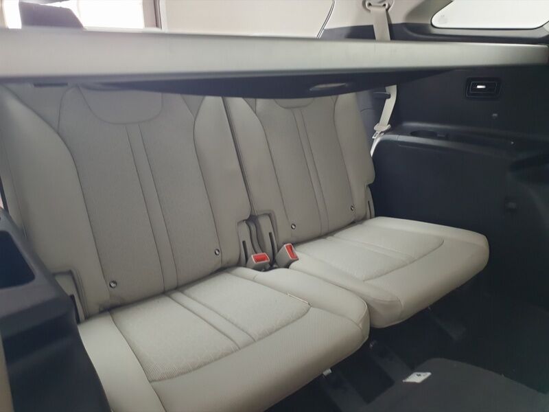 More views of Kia Sorento