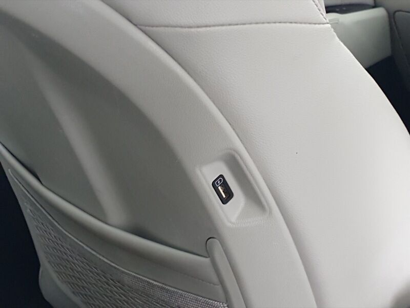 More views of Kia Sorento