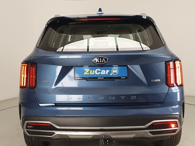 More views of Kia Sorento