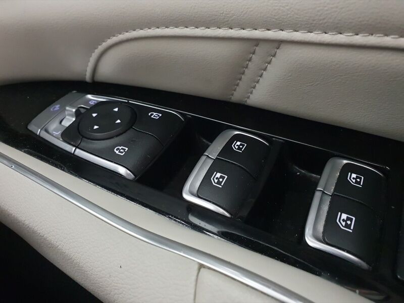 More views of Kia Sorento