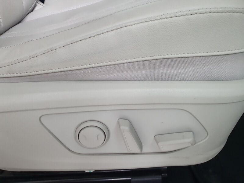 More views of Kia Sorento