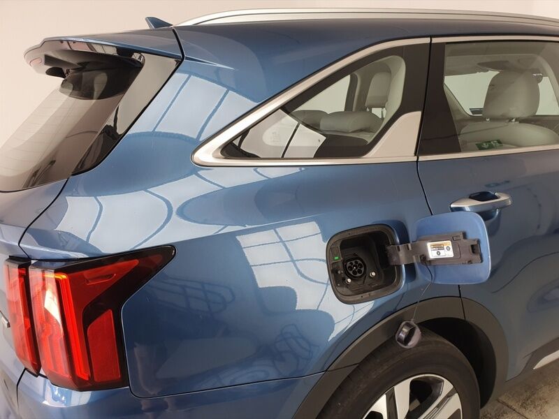 More views of Kia Sorento