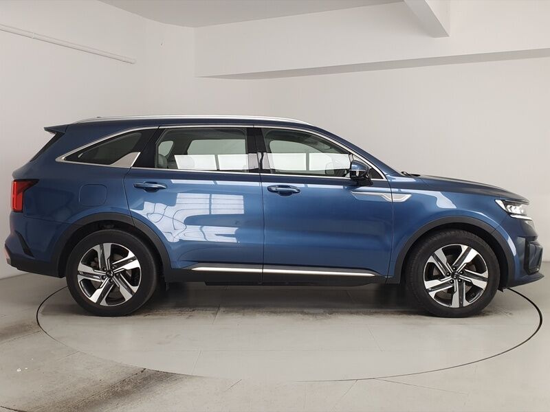 More views of Kia Sorento