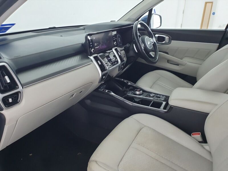 More views of Kia Sorento