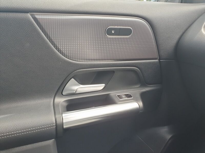More views of Mercedes-Benz EQA