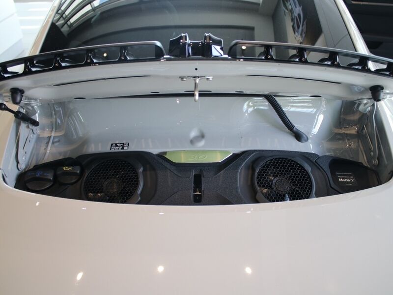 More views of Porsche 911