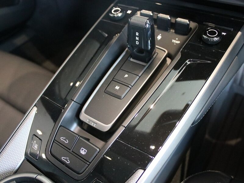 More views of Porsche 911