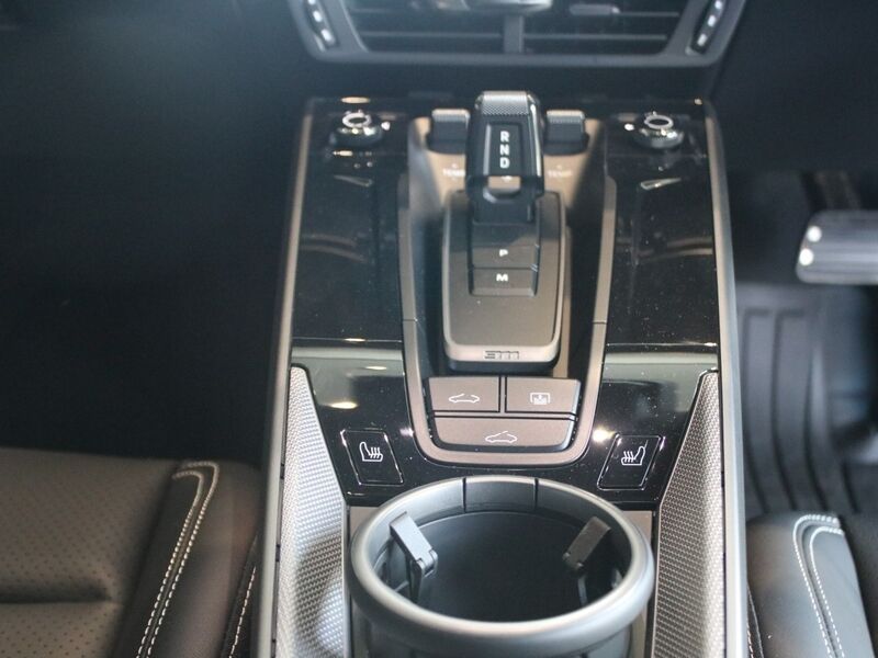 More views of Porsche 911