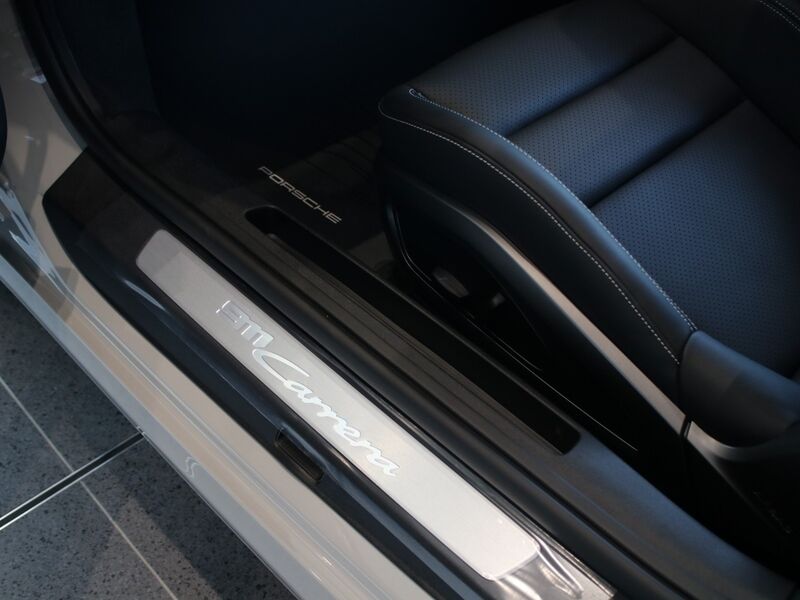 More views of Porsche 911