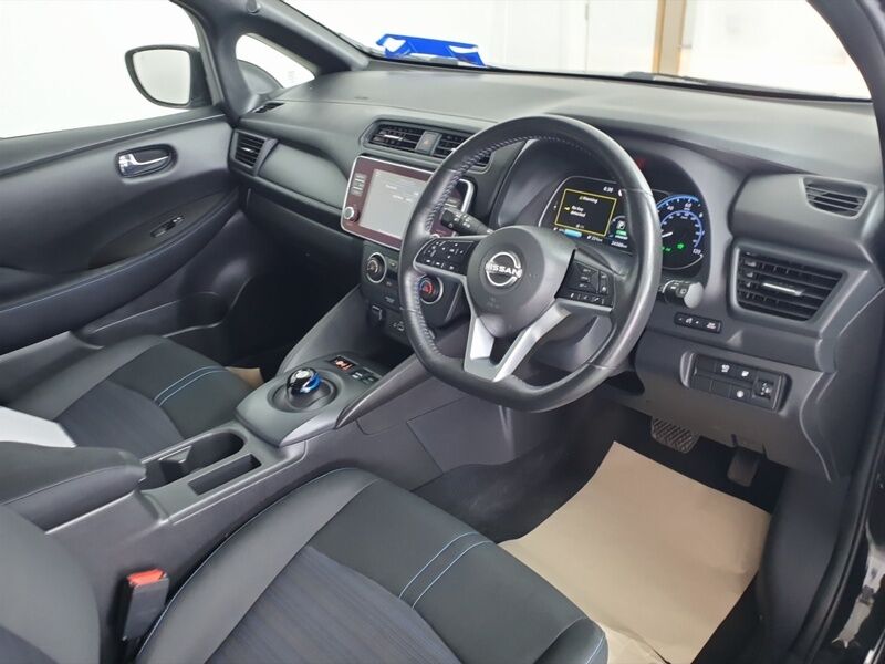 More views of Nissan Leaf