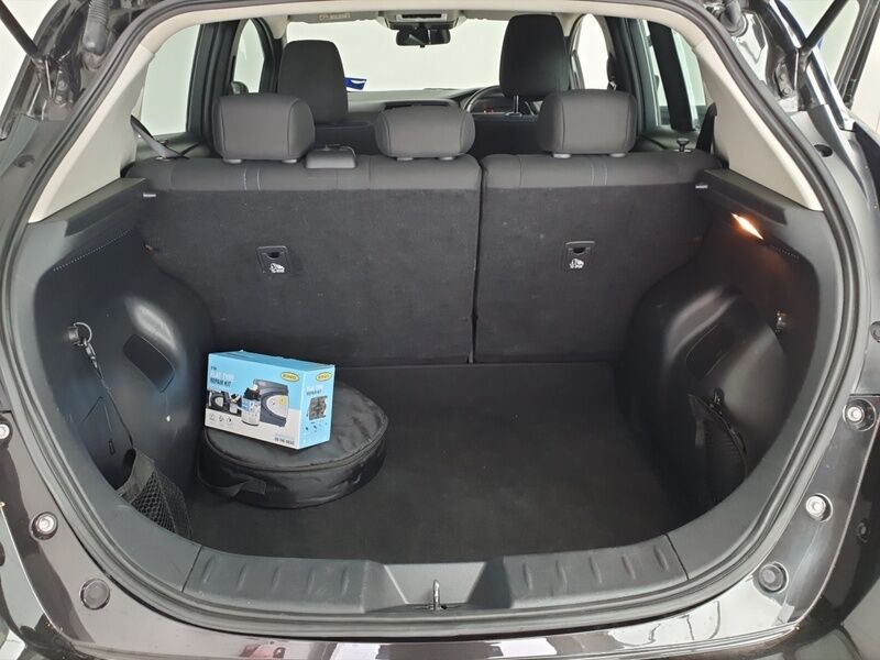 More views of Nissan Leaf