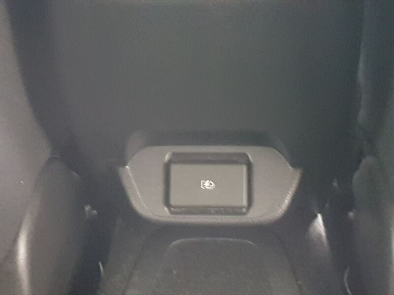 More views of Nissan Leaf
