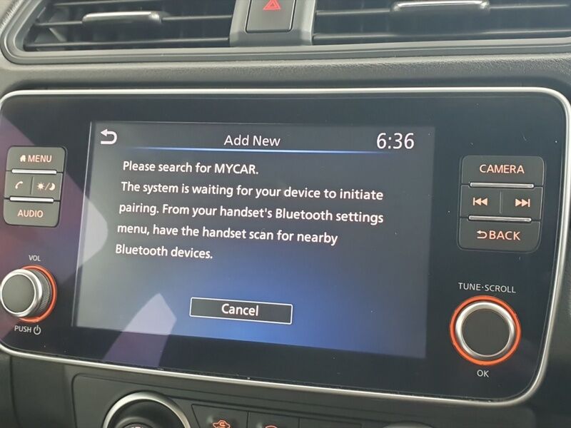 More views of Nissan Leaf