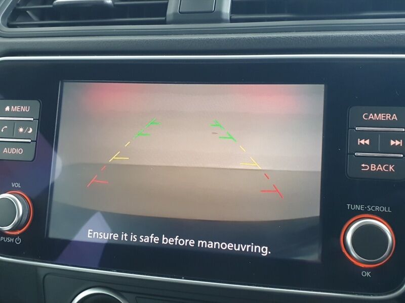 More views of Nissan Leaf