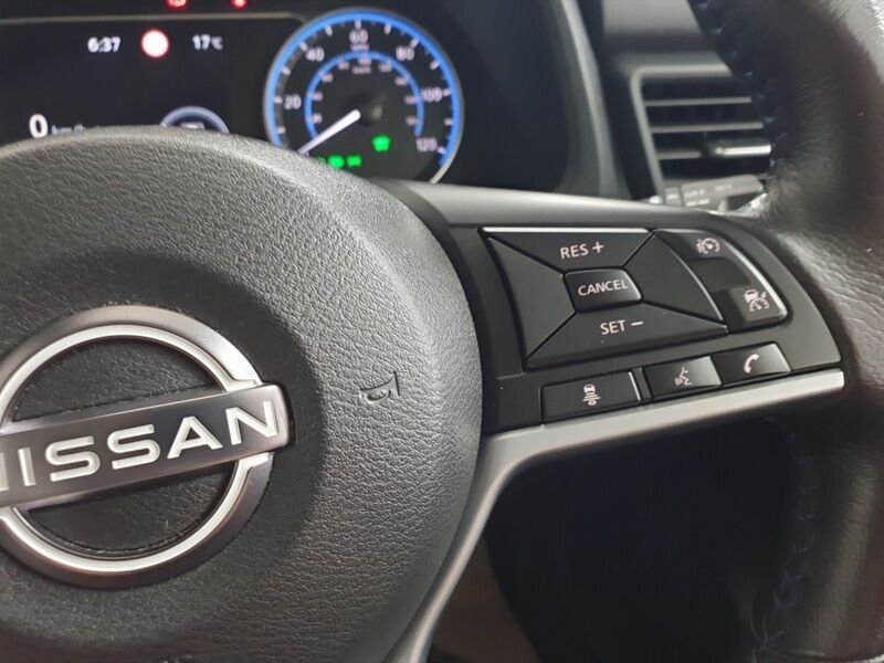 More views of Nissan Leaf