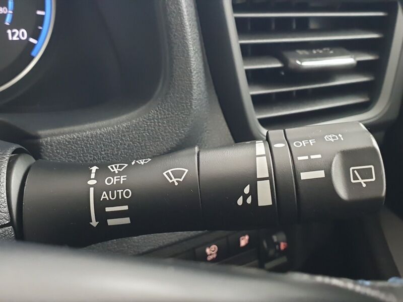 More views of Nissan Leaf