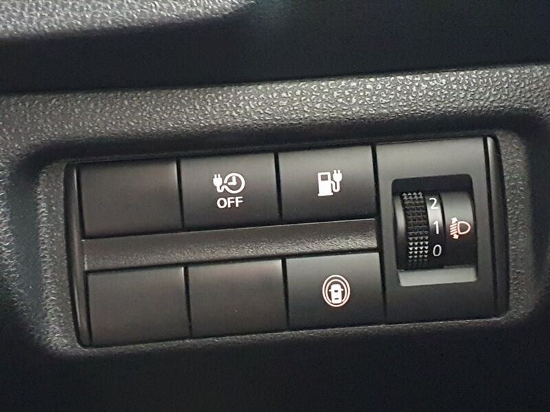 More views of Nissan Leaf