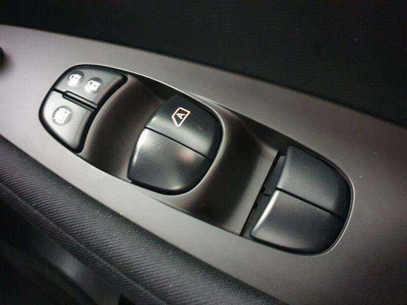 More views of Nissan Leaf